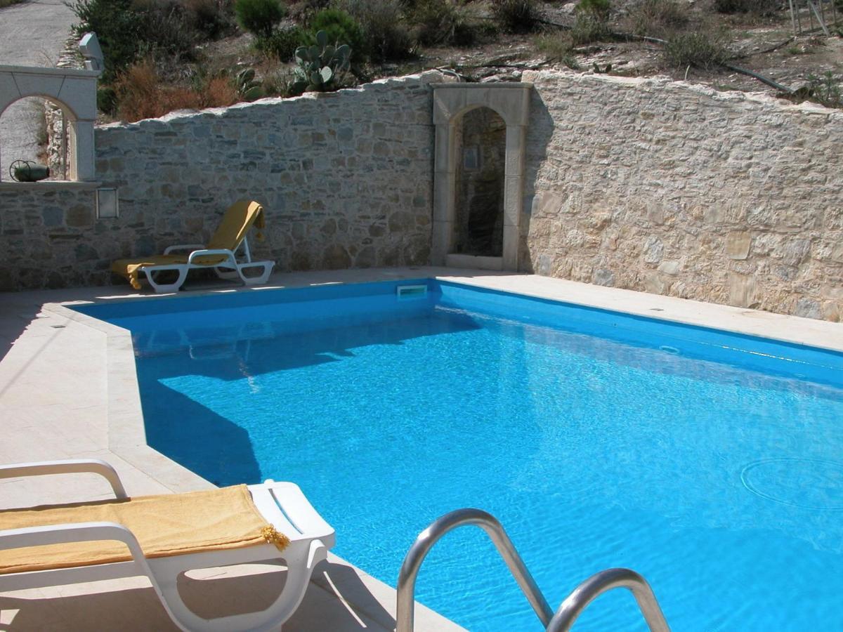 Luxurious Villa In Malades Crete Agios Sillas Exterior photo