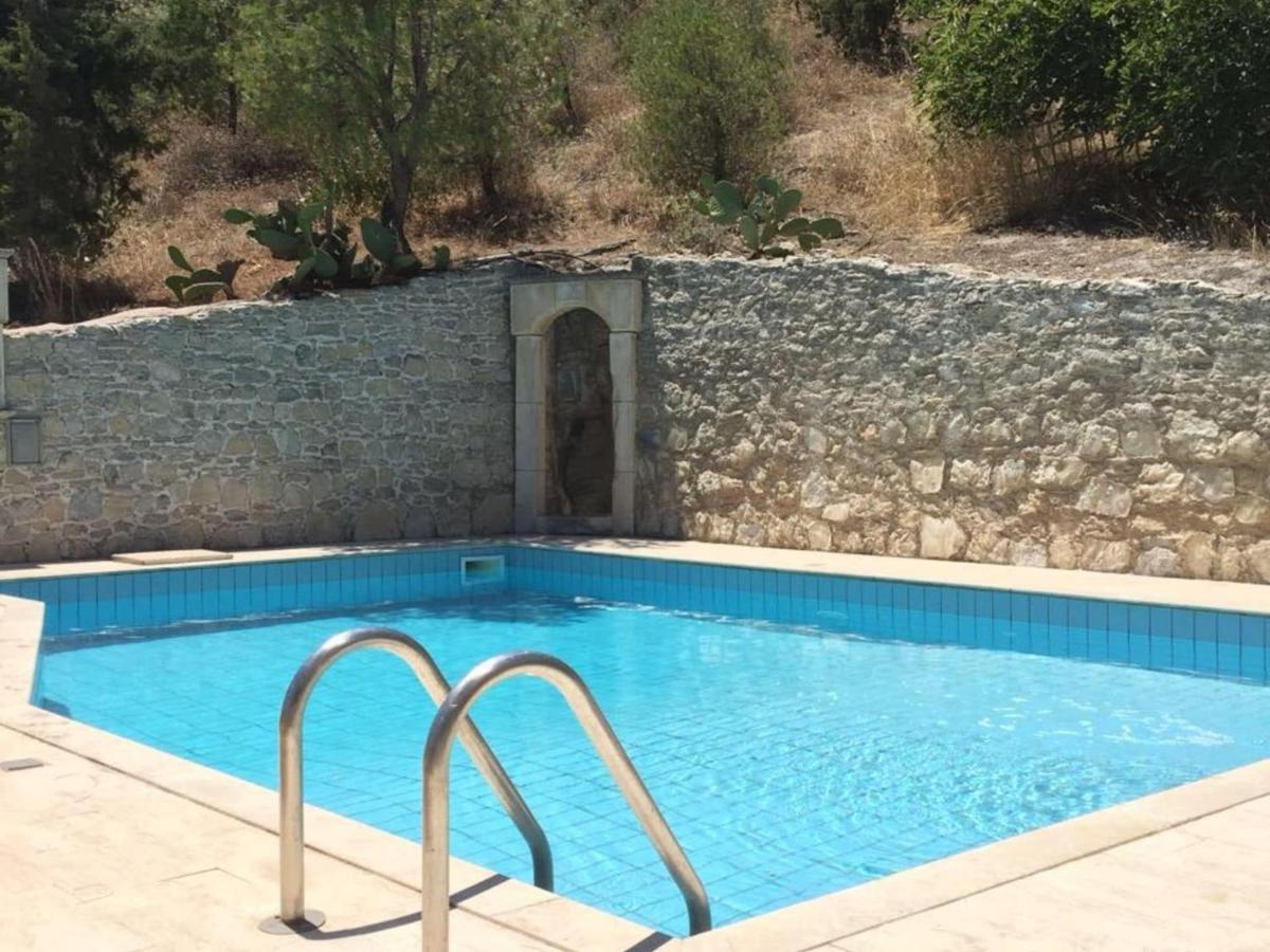 Luxurious Villa In Malades Crete Agios Sillas Exterior photo